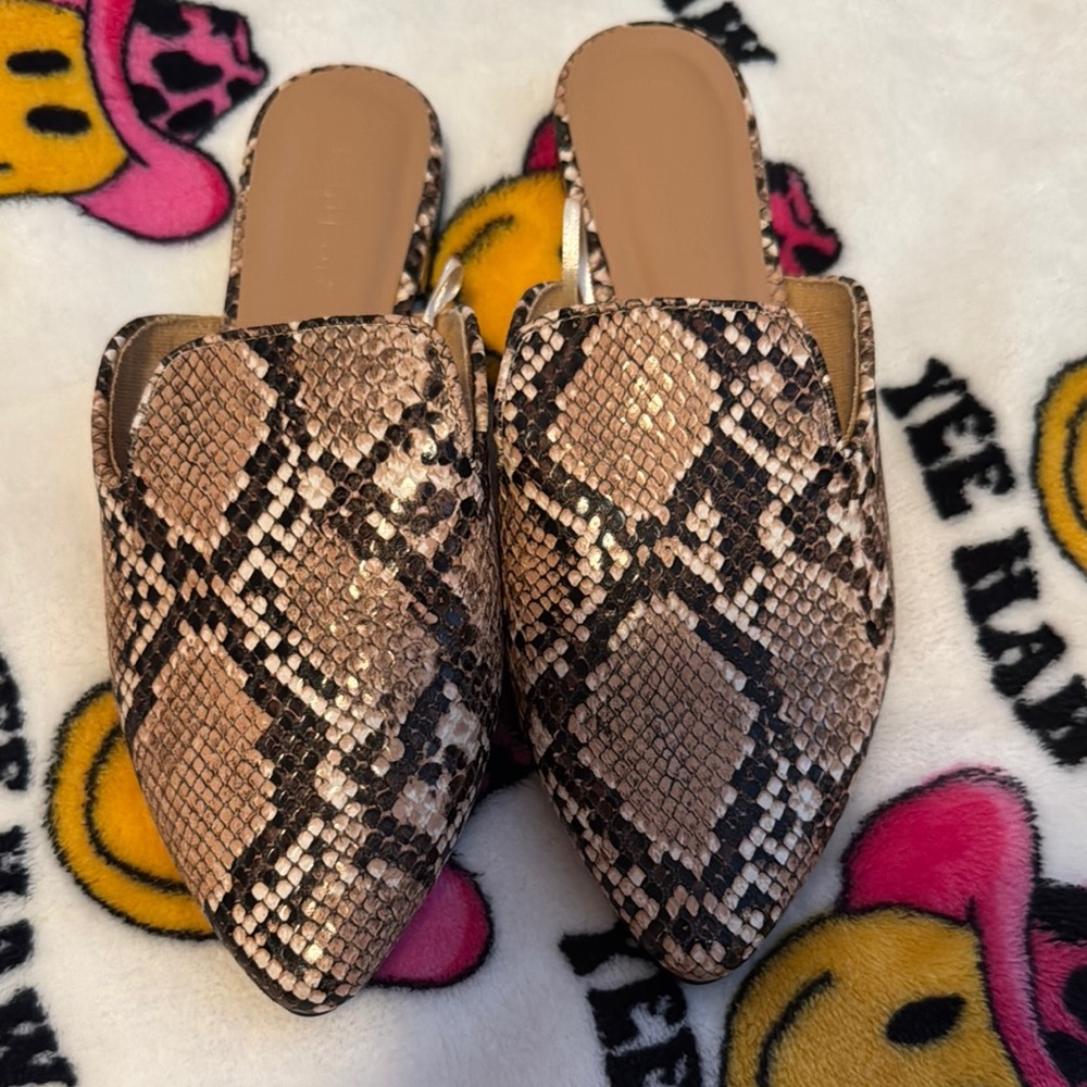 Stylish Snake Print Women's Mules